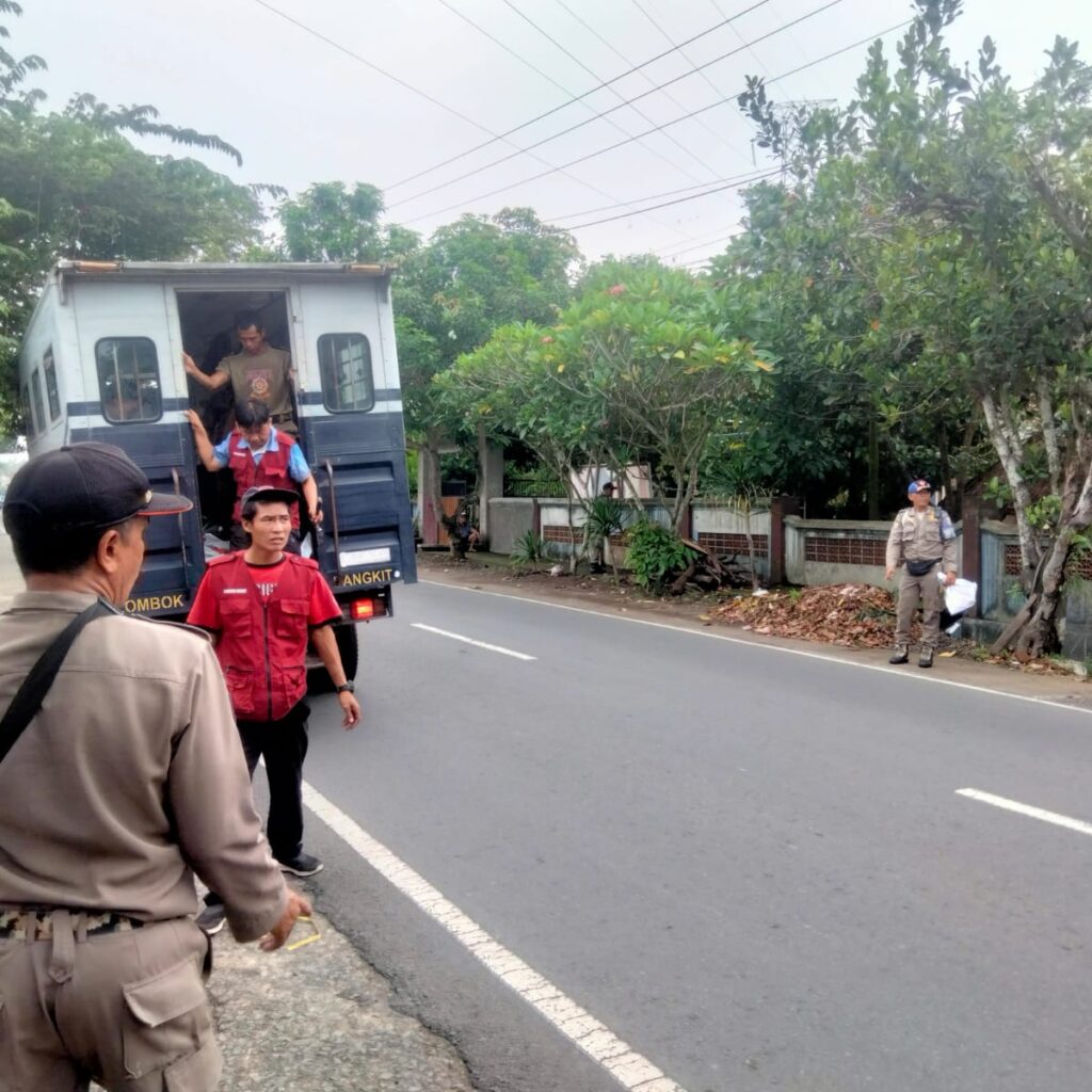 Pilkada Serentak 2024: Penertiban APK Lombok Barat di Kediri Berjalan Sukses