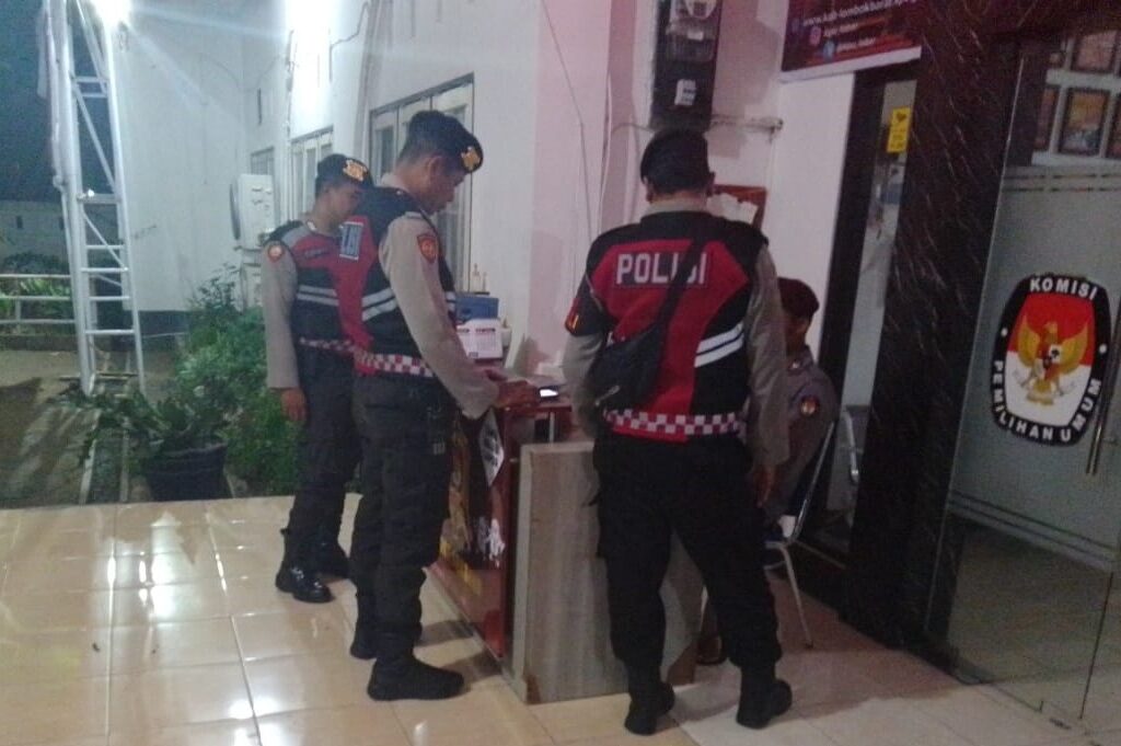 Polres Lombok Barat Pastikan Keamanan Pemilukada dengan Patroli Malam