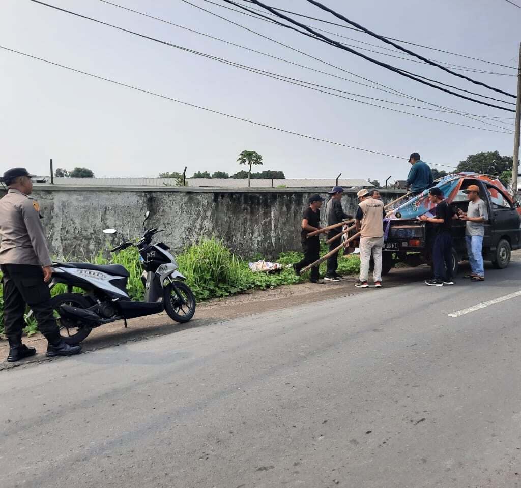 Lombok Barat Tertibkan APK, Polsek Labuapi Pastikan Pilkada Aman