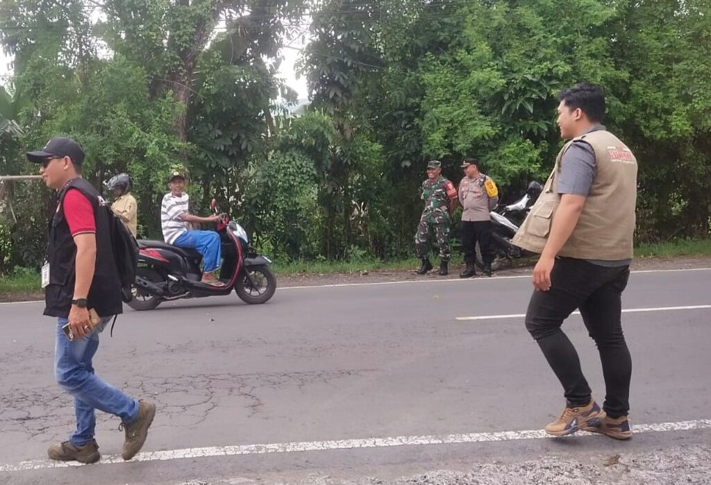 Pilkada Damai, Penertiban APK di Labuapi Lombok Barat Berjalan Mulus