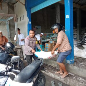 Langkah Polsek Labuapi Dukung Ketahanan Pangan Lewat Pupuk Subsidi