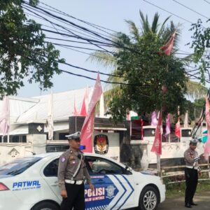 Patroli Siang Satlantas Lombok Barat Jaga Kondusivitas Jelang Pemilu di Kantor KPU & Bawaslu