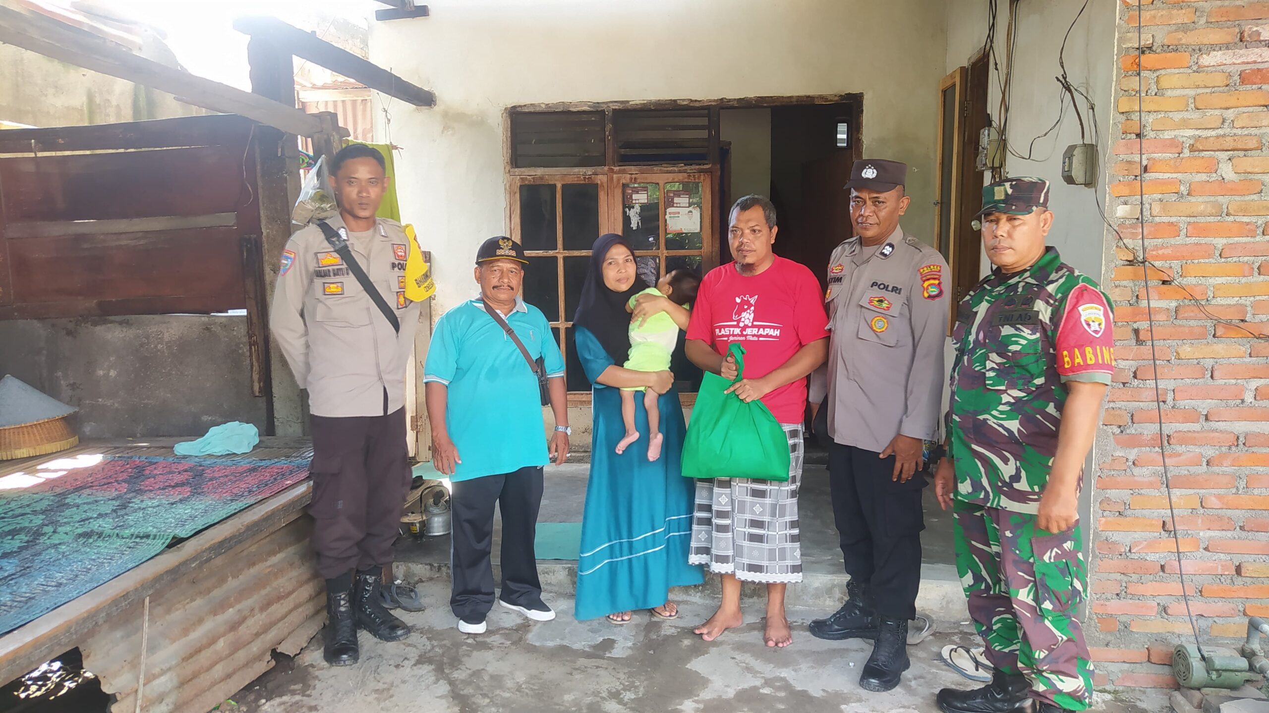 Telur Sebagai Solusi, Polsek Kediri Perangi Stunting dengan Program Jumat Berkah
