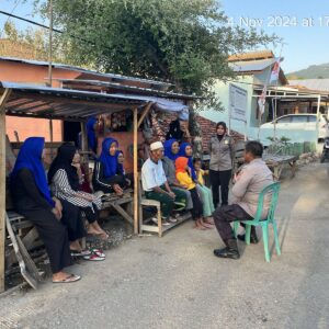 Sat Binmas Polres Bima Kota Gelar Giat Jumat Curhat di Kelurahan Lampe, Rasanae Timur