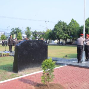 Polres Sumbawa Barat Gelar Upacara Memperingati Hari Pahlawan