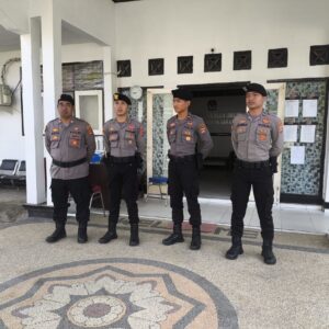 Polres Sumbawa Barat Lakukan Pengamanan Kantor dan Gudang Logistik KPUD Sumbawa Barat serta Kantor Bawaslu Sumbawa Barat