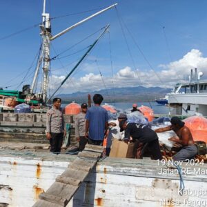 Polsek Kawasan Pelabuhan Laut Bima Laksanakan Patroli Rutin di Dermaga Pelabuhan