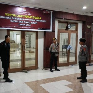 Polres Loteng Perketat Pengamanan Gudang Logistik Pilkada 2024.