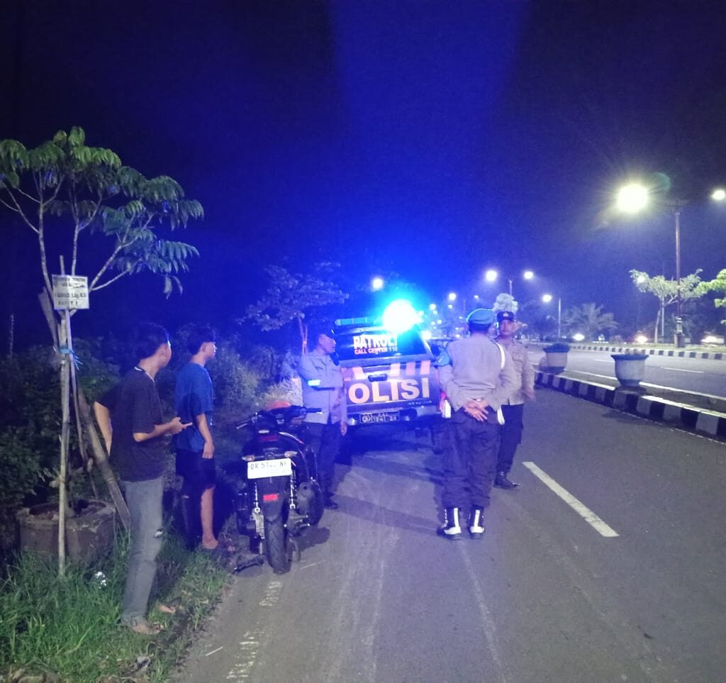 Patroli Polsek Gerung di Bypass Lombok Barat, Jaga Keamanan Malam Hari