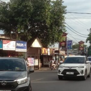 Amankan Pengguna Jalan, Polisi Siaga di Simpang Montong
