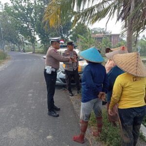 Cegah Kejahatan dan Banjir, Polsek Kediri Aktif Imbau Warga Lewat Patroli Dialogis