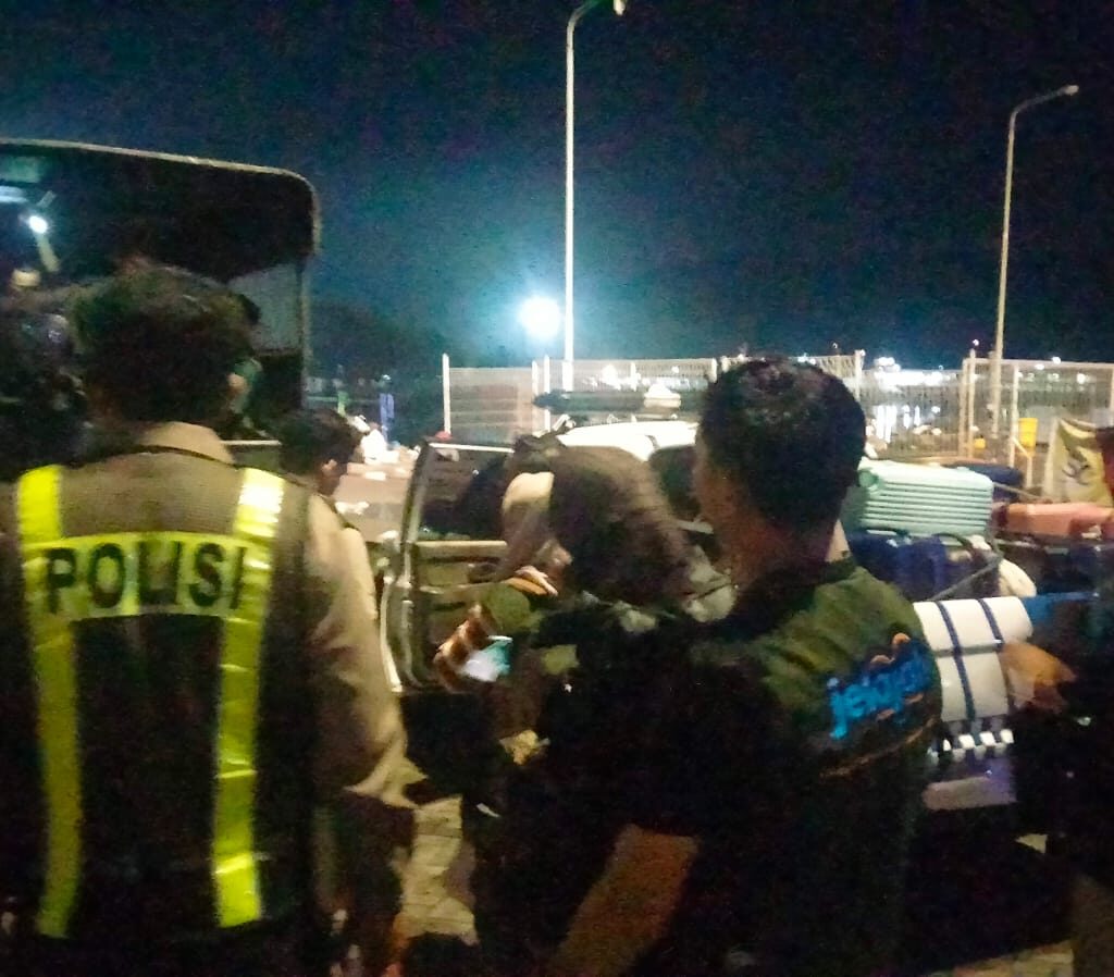 Dukungan Penuh Kepolisian: Mahasiswa Gelar Aksi Sosial di Sekotong
