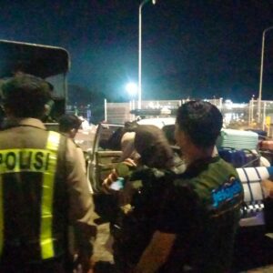 Dukungan Penuh Kepolisian: Mahasiswa Gelar Aksi Sosial di Sekotong