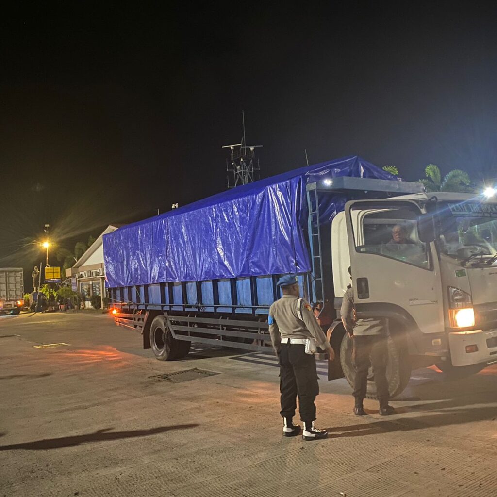 Malam di Pelabuhan Lembar Patroli Ketat, Keamanan Terjaga