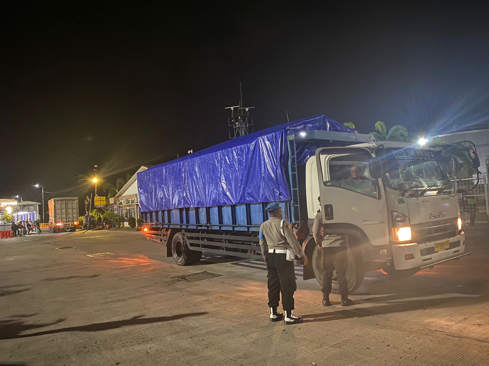 Malam di Pelabuhan Lembar Patroli Ketat, Keamanan Terjaga