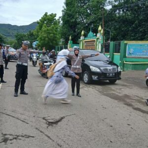 Polsek Rasanae Barat Laksanakan Giat Rawan Pagi di Depan MTsN 1 Padolo Kota Bima