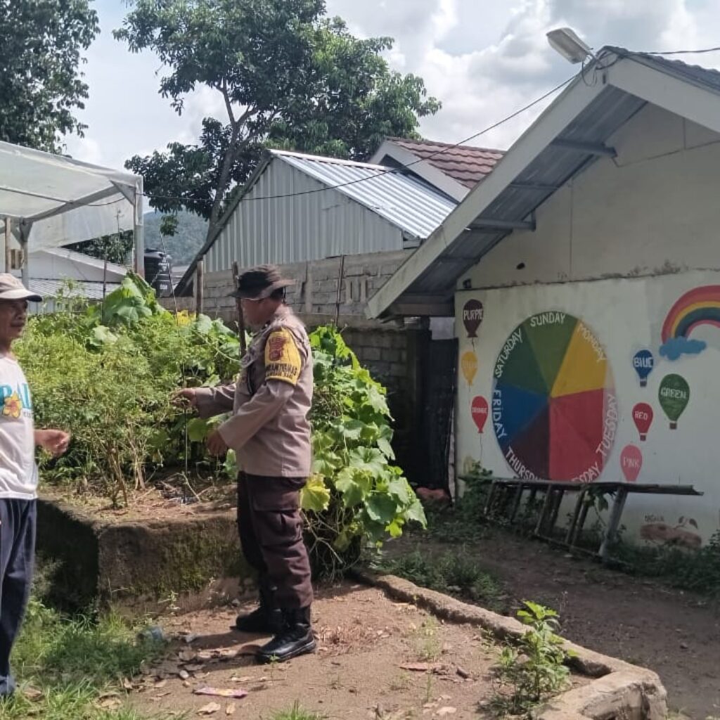 Ketahanan Pangan Desa Warga Batulayar Manfaatkan Ekobrik