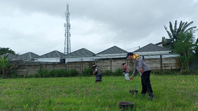 Sinergi Polisi dan Masyarakat, Polsek Labuapi Dorong Pertanian Maju