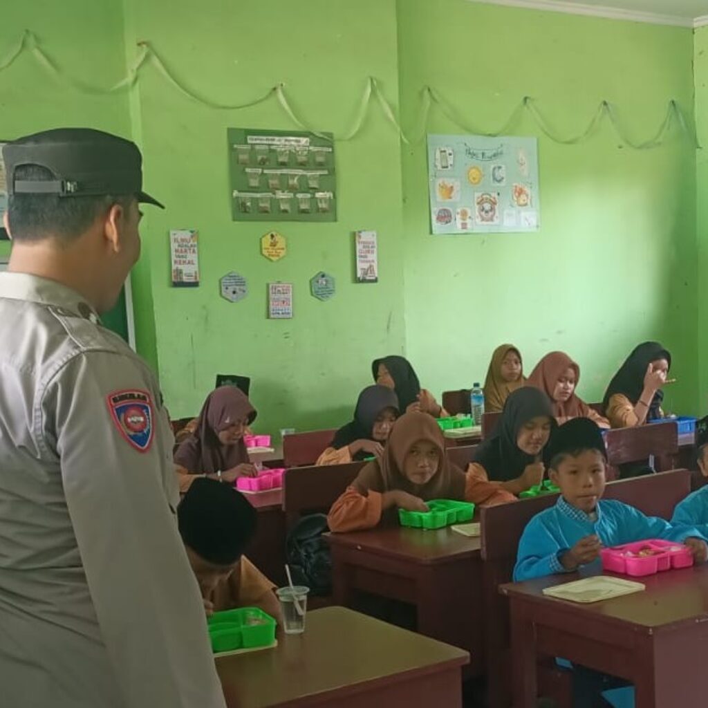 Aksi Humanis Polsek Kediri, Jaga Gizi Anak-anak Melalui Program MBG