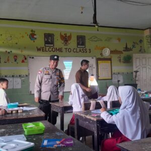 112 Siswa SDN 1 Dasan Tapen Dapat Makan Bergizi, Polsek Gerung Turun Tangan