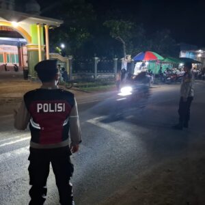 Jemaah Tarawih di Sekotong Tenang, Polsek Siaga Jaga Keamanan