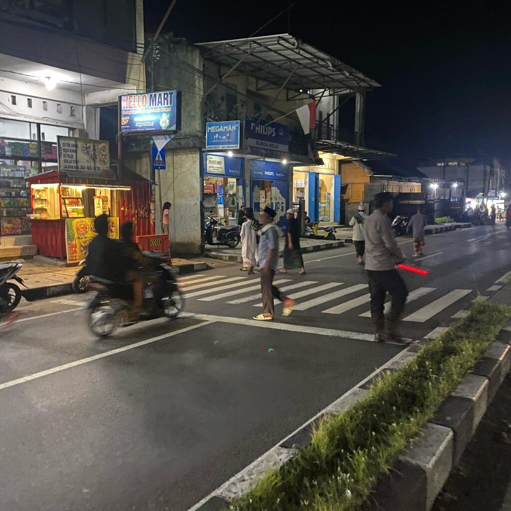 Jamin Keamanan Tarawih, Polsek Kediri Atur Lalu Lintas dan Jamaah