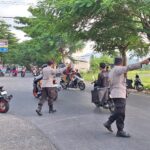 Ngabuburit Aman! Polsek Gerung Atur Lalu Lintas dan Cegah Balap Liar