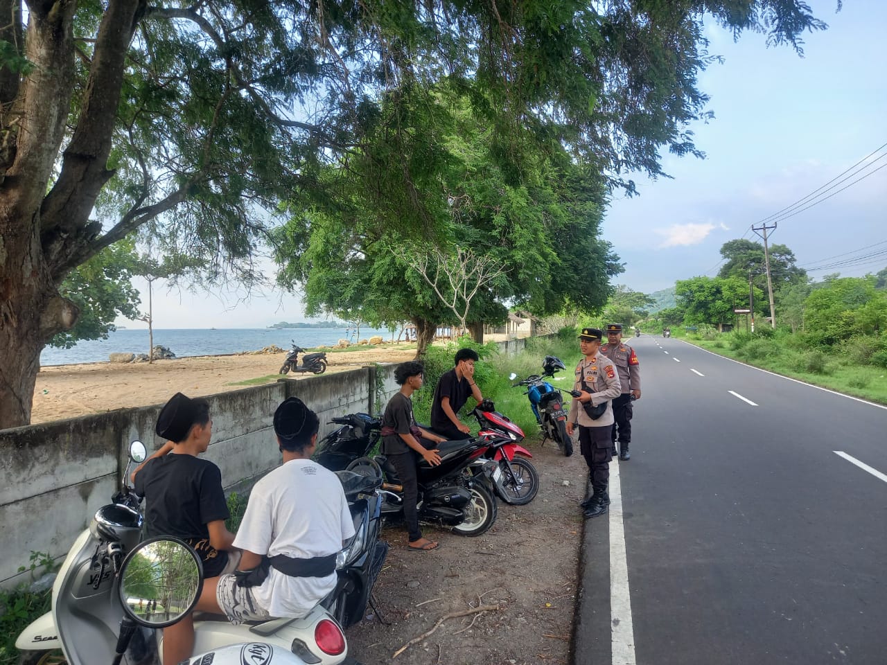 Ngabuburit Aman! Polsek Sekotong Patroli Cegah Gangguan Kamtibmas