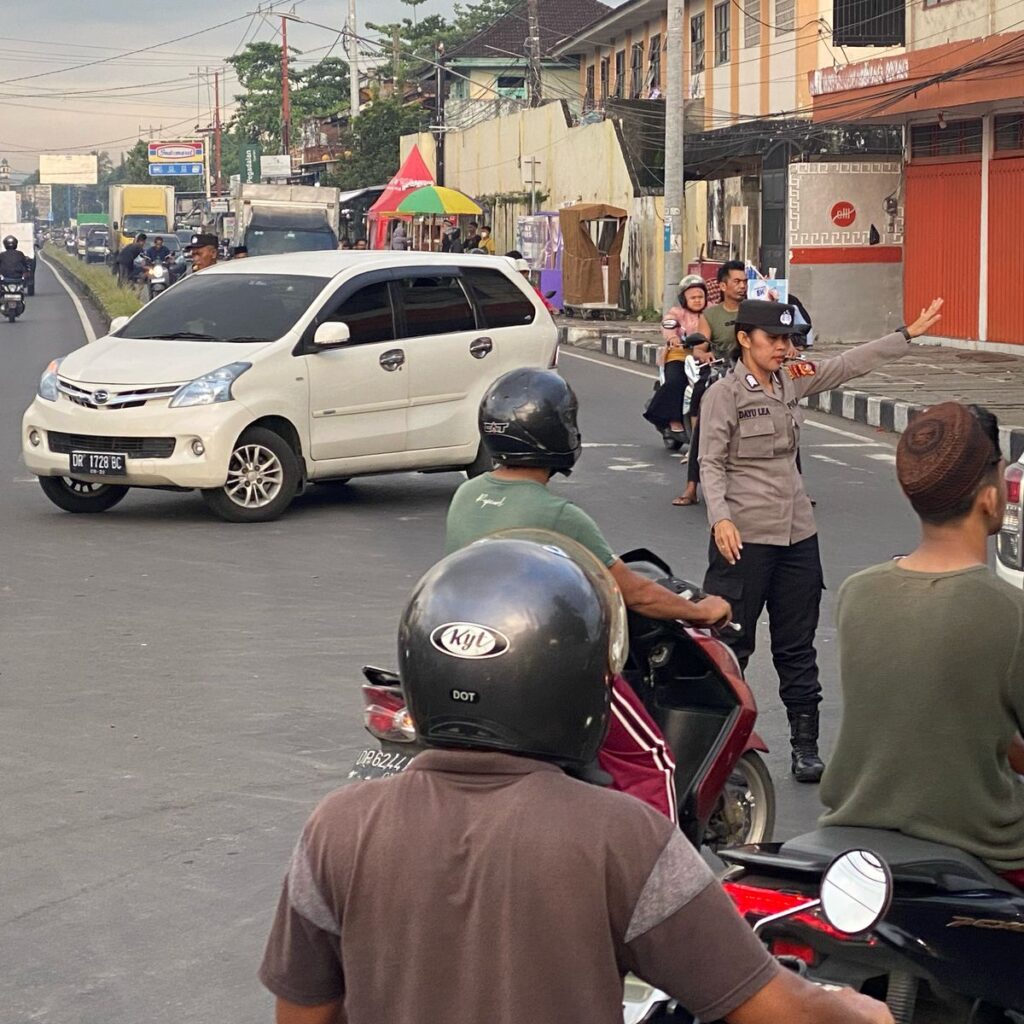 Serunya Ngabuburit di Kediri! Polisi Turun Langsung Jaga Ketertiban