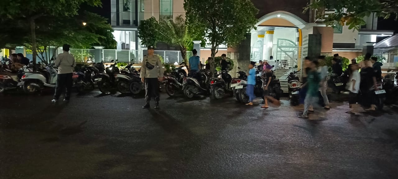 Polsek Labuapi Jamin Keamanan Ibadah Shalat Tarawih Berjamaah di Masjid Arraufurrahim