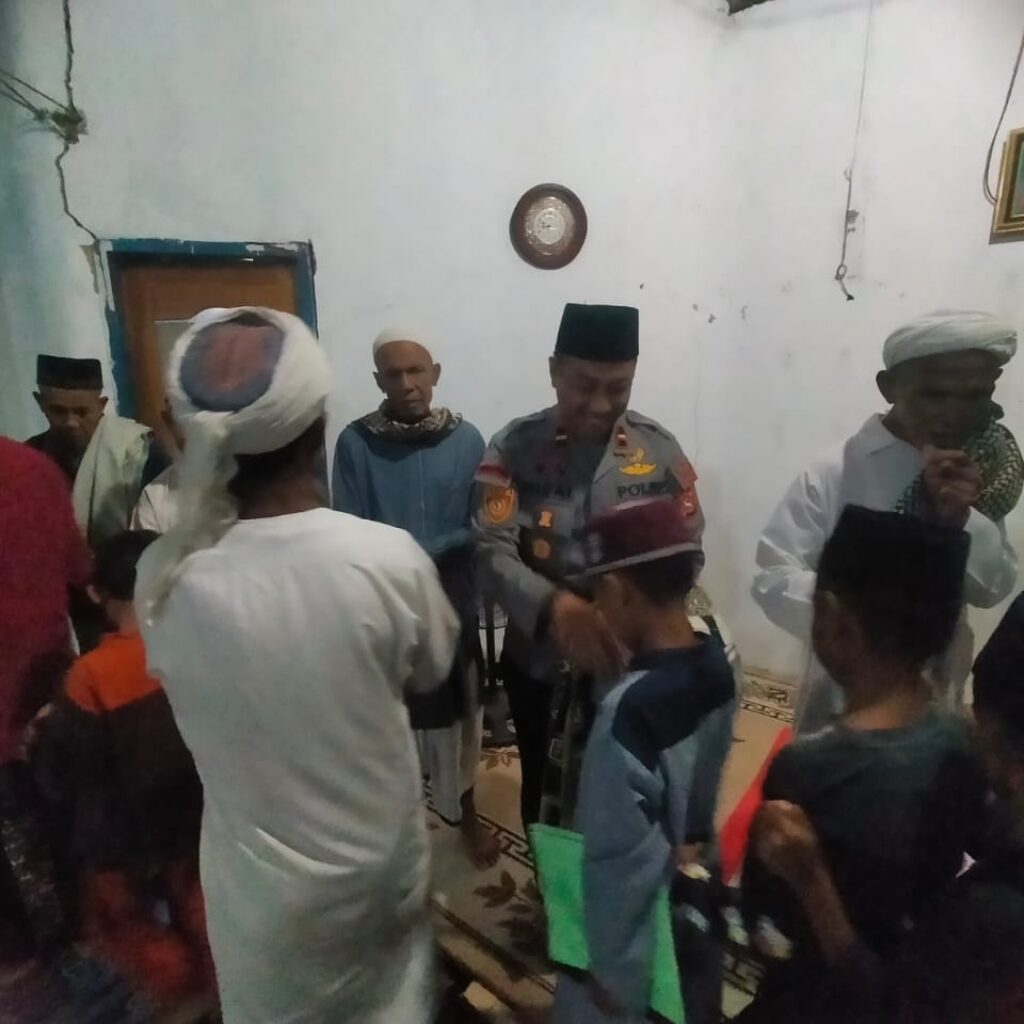 Safari Ramadhan Kapolsek Hu’u: Menjalin Silaturahmi dan Menjaga Kamtibmas di Bulan Suci