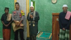 Bhabinkamtibmas Desa Beru Sambang dan Sholat Tarawih Berjamaah di Masjid Al-Istiqomah Berikan Pesan Kamtibmas