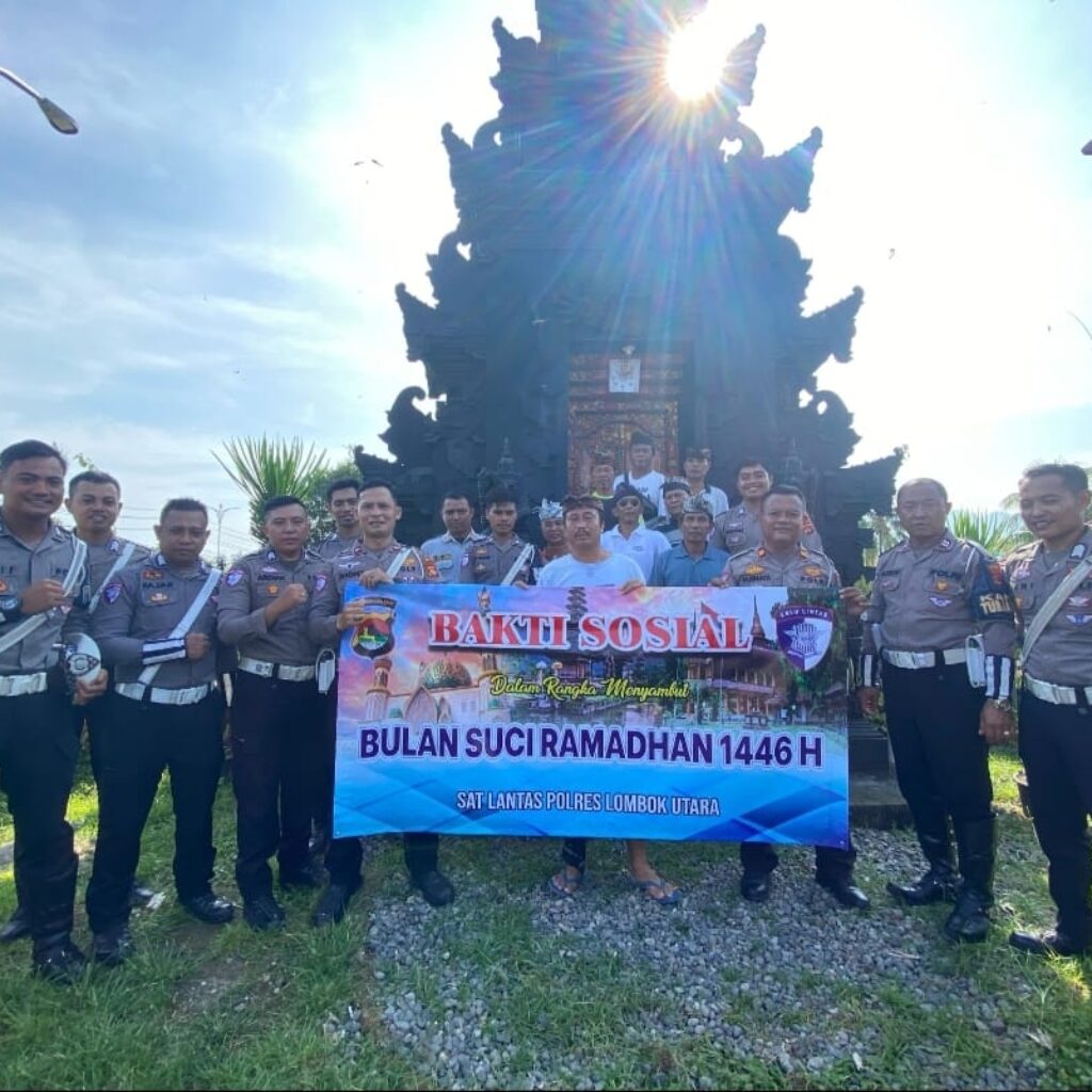 Bakti Riligi Sat Lantas Polres Lombok Utara di Pura