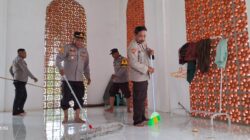 Polsek Poto Tano Bersama Pemdes Poto Tano Gelar Bakti Religi Ramadhan di Masjid Al-Khaerat