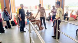 Polsek Kawasan Pelabuhan Laut Bima Laksanakan Pengamanan Kapal KM. Tilong Kabila Saat Embarkasi dan Debarkasi di Pelabuhan Bima