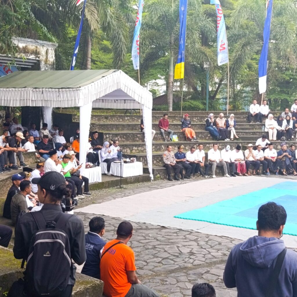 Lombok Barat Lestarikan Budaya Lewat Peresean HUT ke-67