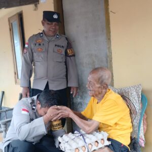 Polsek Sekotong Proaktif Salurkan Bantuan Nutrisi kepada Warga Miskin