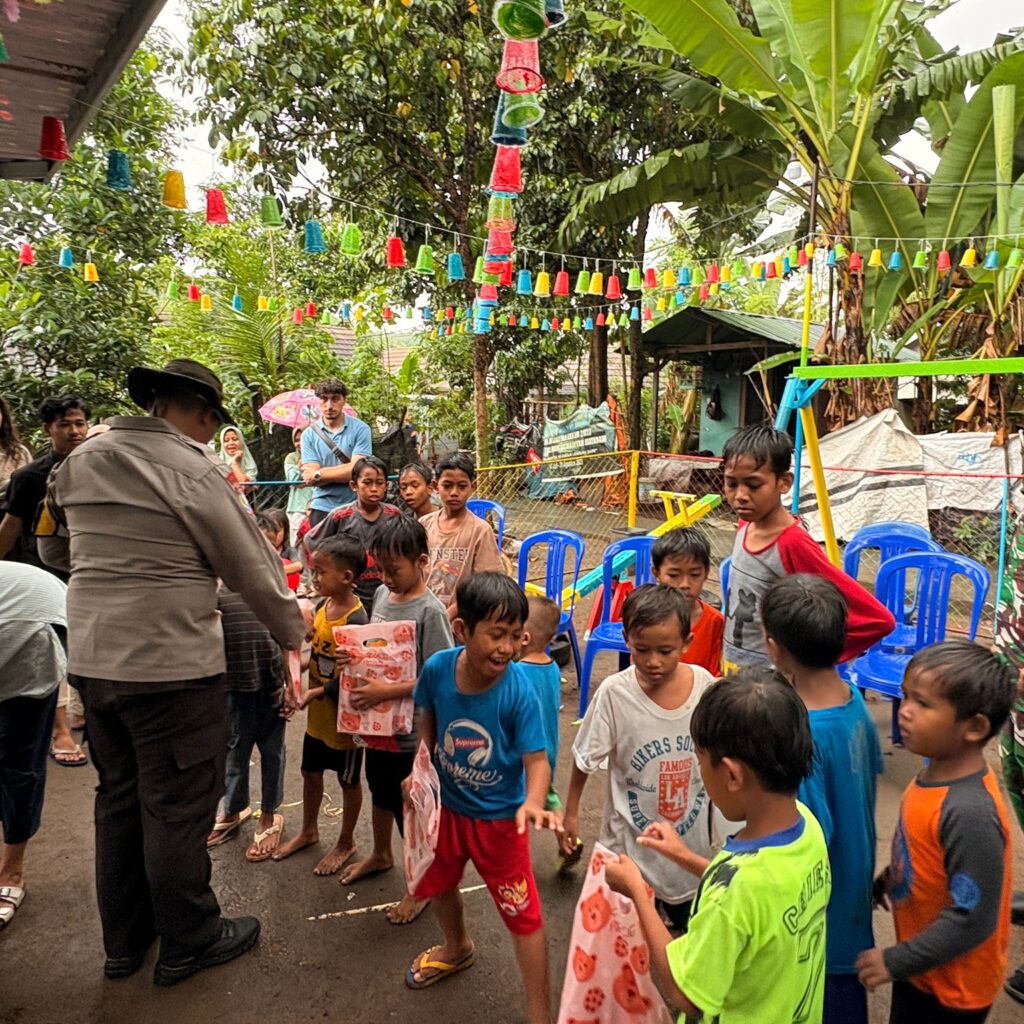 Babinkamtibmas Lembahsari Hadiri Peresmian Taman Bermain, Wujud Kedekatan Polri dengan Masyarakat (1)
