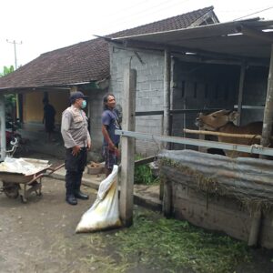 Peran Aktif Bhabinkamtibmas di Kuripan dalam Program Ketahanan Pangan Nasional