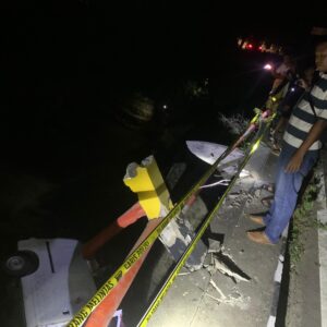 Mobil Ekspedisi Terjun ke Sungai, Polsek Kayangan Respon Cepat Olah TKP Kecelakaan