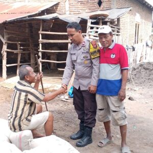 Kebersamaan Polri dan Masyarakat Bhabinkamtibmas Polsek Bolo Gotong Royong Bersama Warga Binaan