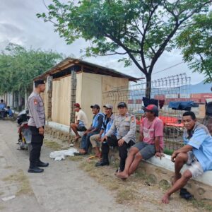 Polsek Kawasan Pelabuhan Laut Bima Laksanakan Patroli Rutin dan Beri Imbauan Kamtibmas di Areal Dermaga