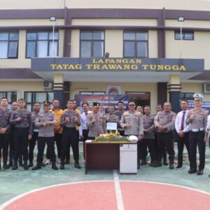 *Polres Lombok Utara Berikan Penghargaan kepada Tujuh Personel Berprestasi, Dirangkaikan dengan Perayaan Ulang Tahun Personel