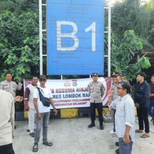 Patroli Humanis Polri di Pelabuhan Lembar Jaga Rasa Aman