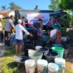 Dampak Kemarau, Polres Lombok Barat Bantu Warga Kesambik Rempek dengan Air Bersih
