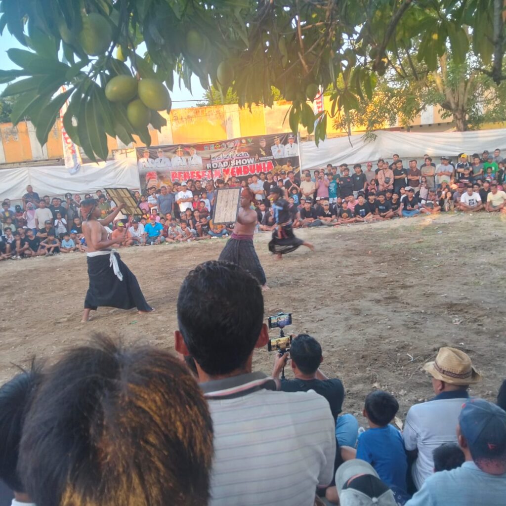 Meriah dan Sakral, Festival Peresean Guncang Lombok Barat