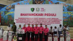 Kunjungi Raja Ampat, Ketum Bhayangkari Ny. Juliati Sigit Prabowo Salurkan Sembako hingga Gelar Khitanan Massal