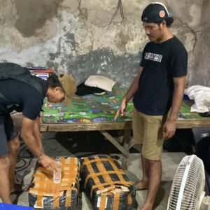 Tim Opsnal Sat Narkoba Polres Bima Kota Gagalkan Peredaran 76 Botol Arak Bali