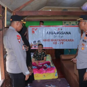 Kapolres Sumbawa Barat Anjangsana ke Personel Sakit, Wujud Kepedulian di Hari Bhayangkara ke-79