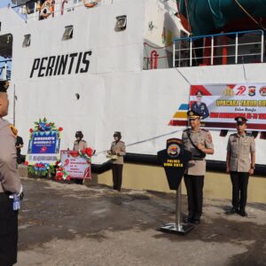 Polres Bima Kota Gelar Upacara Tabur Bunga Peringati Hari Bhayangkara ke-79 di Dermaga Pelabuhan Bima